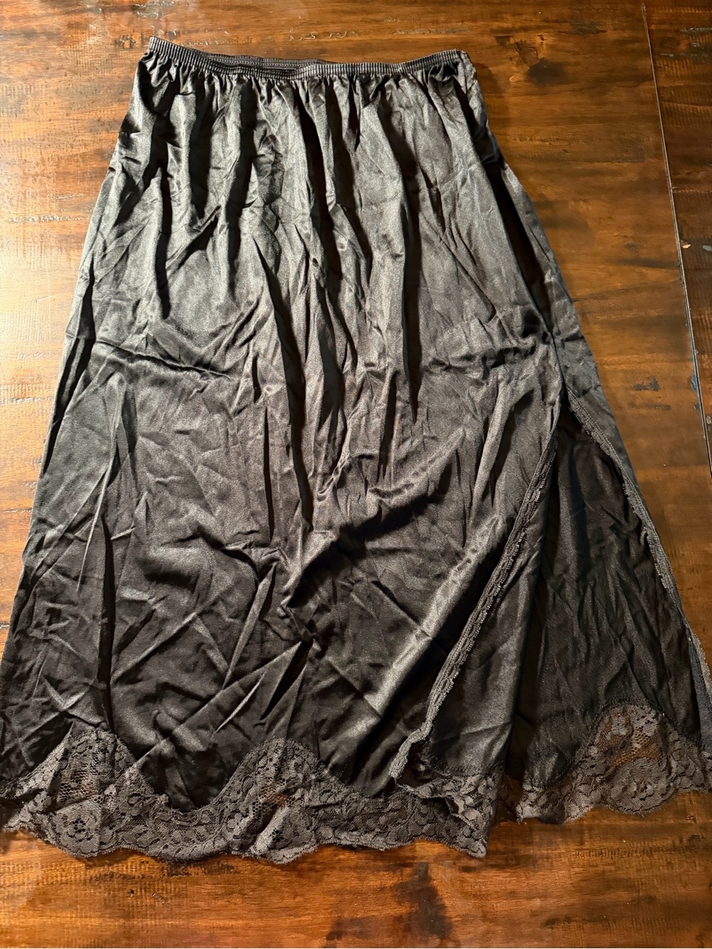 Y2K JC Penney Body Lite Fairygrunge slip
Skirt- midi